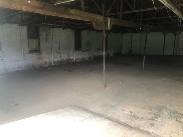 Maysville: 530 Sims St, Maysville, GA 30558